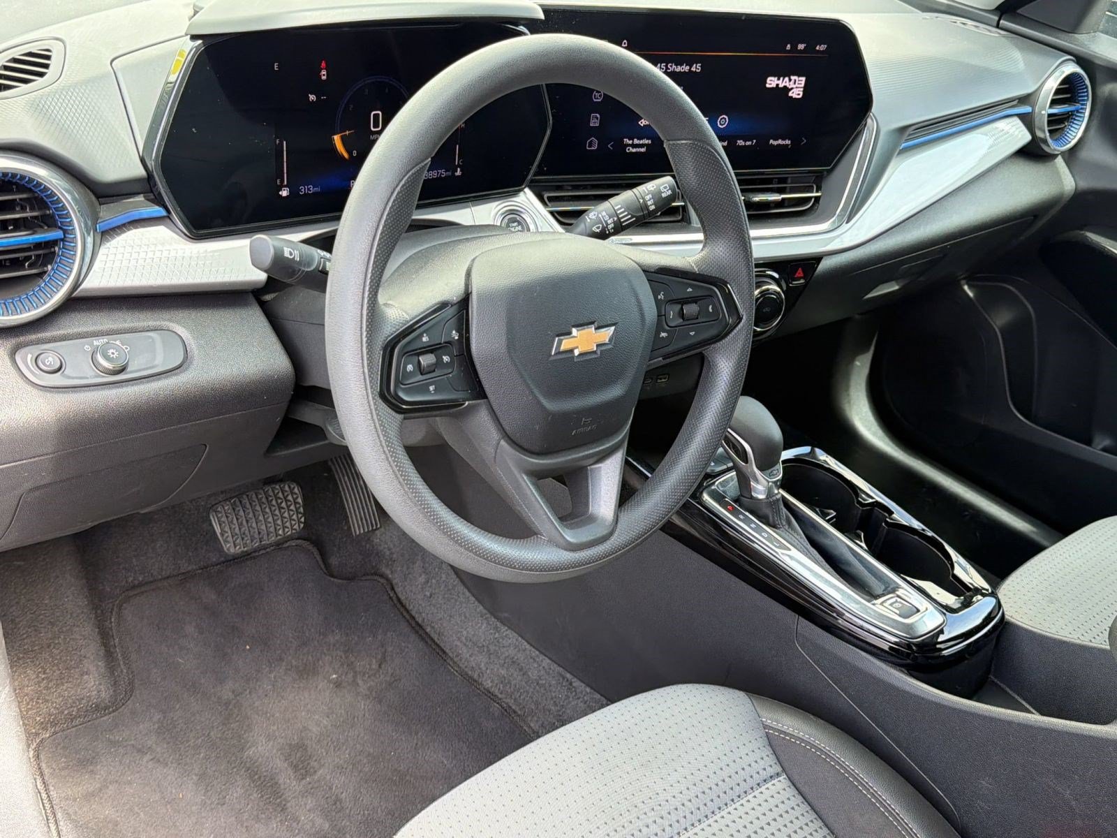 Used 2025 Chevrolet Trax LT FWD image 4