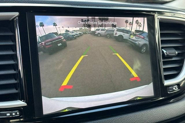 Used 2023 Chrysler Pacifica Touring-L image 22
