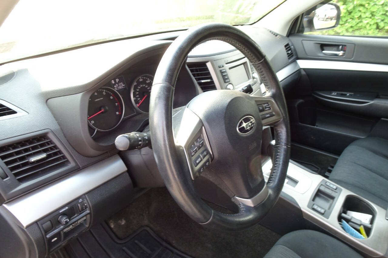 Used 2014 Subaru Outback 2.5i Premium w/ Accessory Value Package (OYX) AWD/4WD image 13
