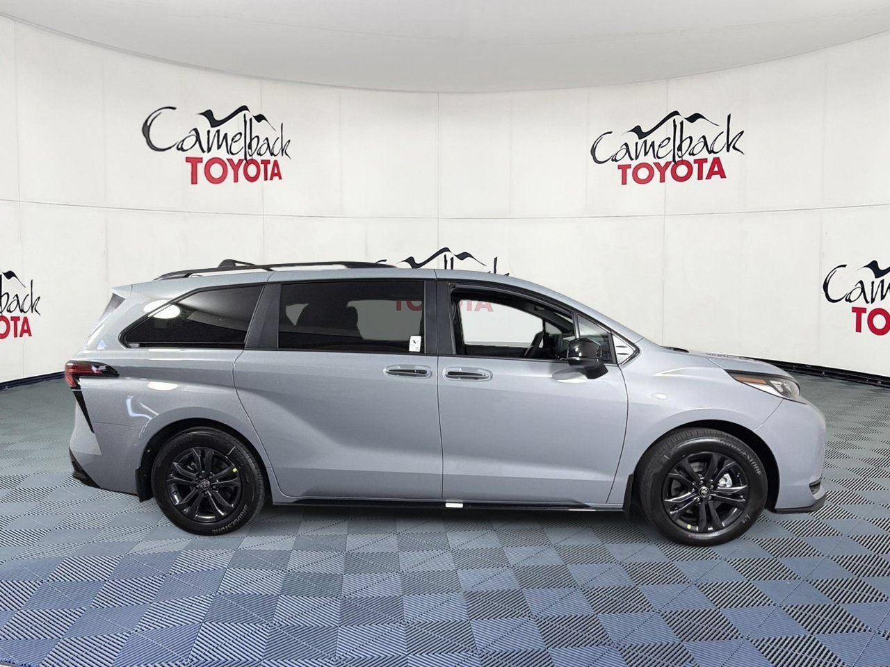 New 2026 Toyota Sienna XSE AWD/4WD image 9