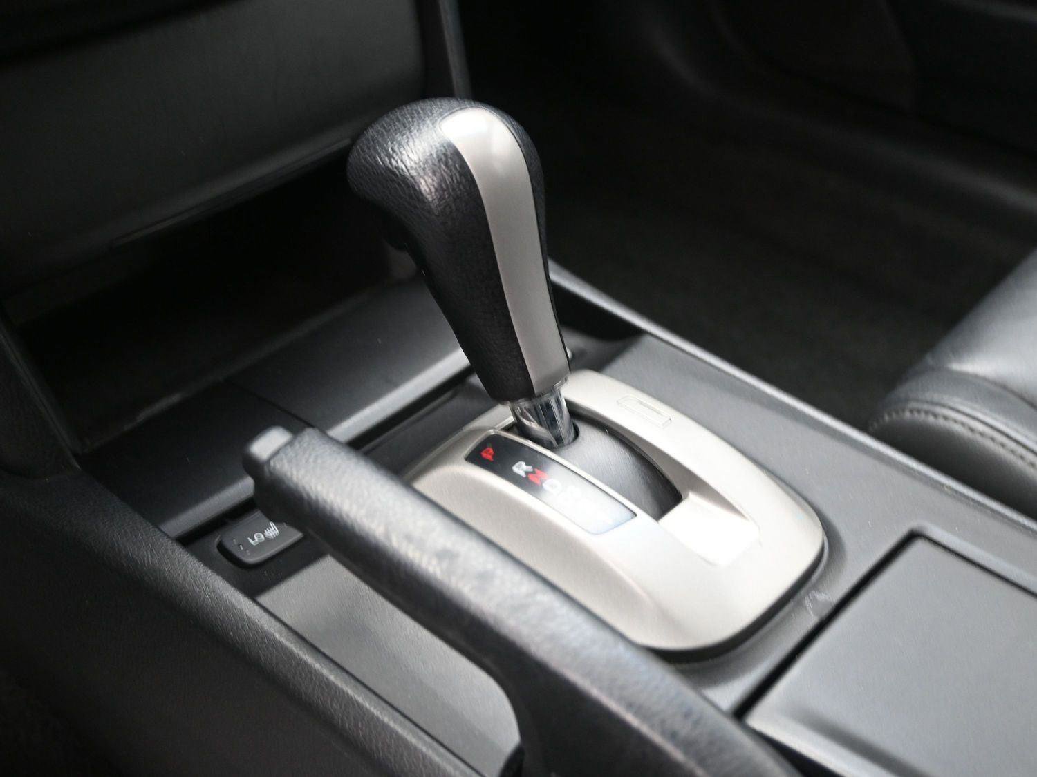 Used 2010 Honda Accord EX-L image 5