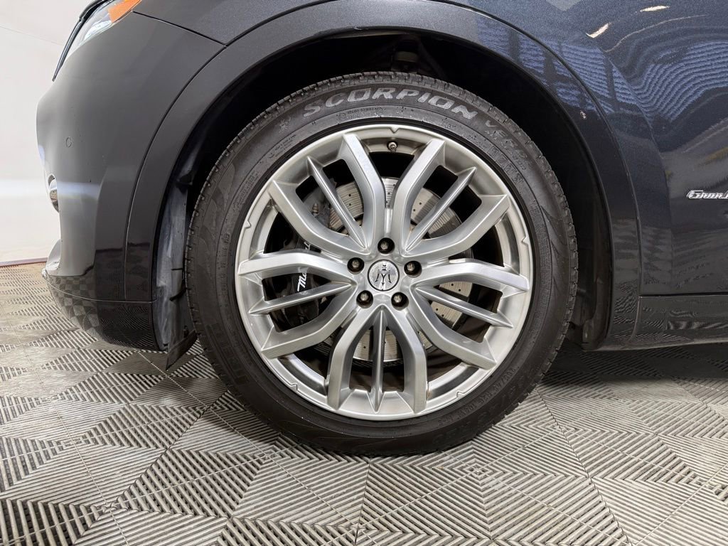 Used 2021 Maserati Levante S GranLusso image 11