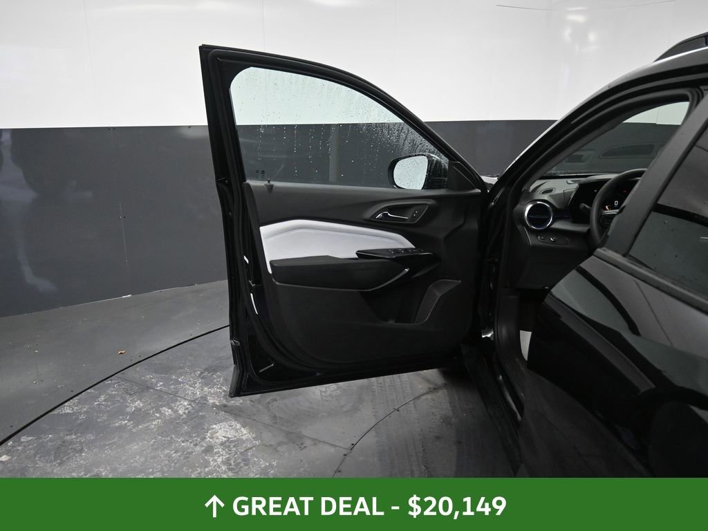 Used 2025 Chevrolet Trax LT image 25