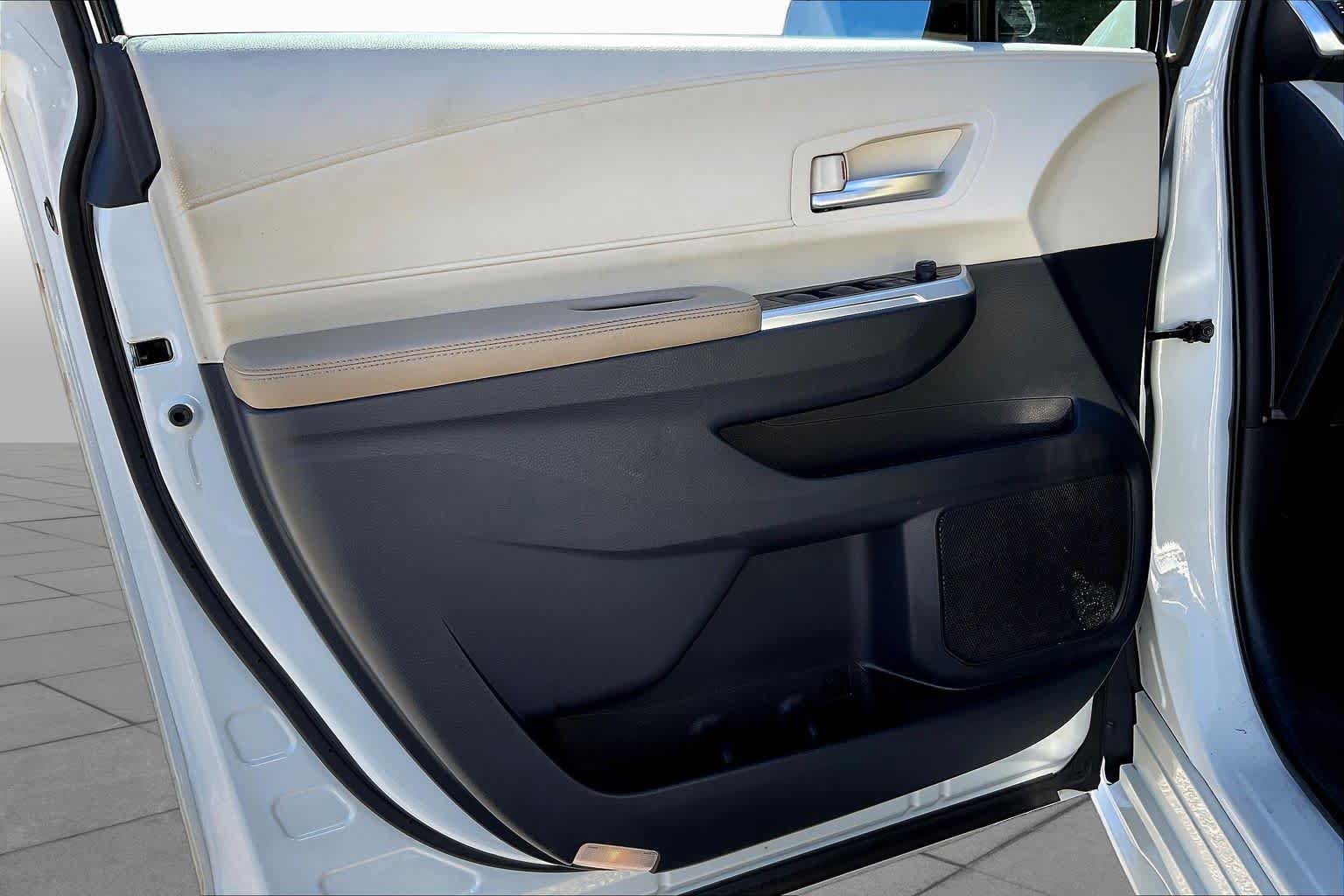 Used 2021 Toyota Sienna XLE FWD image 22