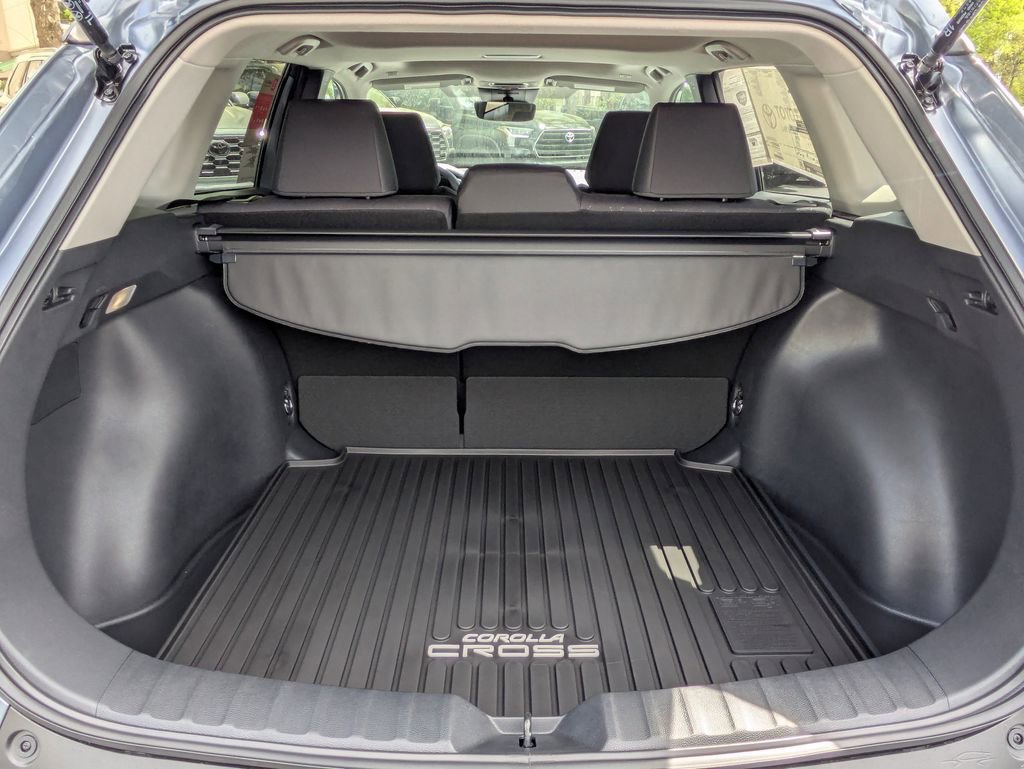 Used 2026 Toyota Corolla Cross LE image 14
