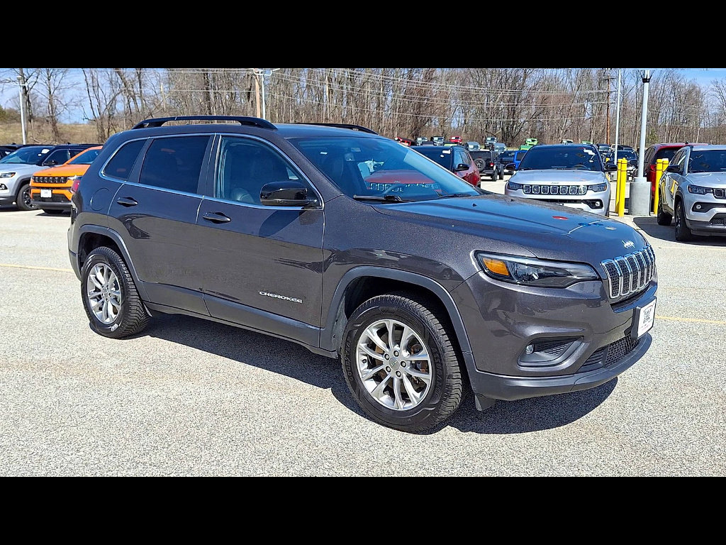 Certified 2022 Jeep Cherokee Latitude Lux w/ Mopar Interior Package image 2