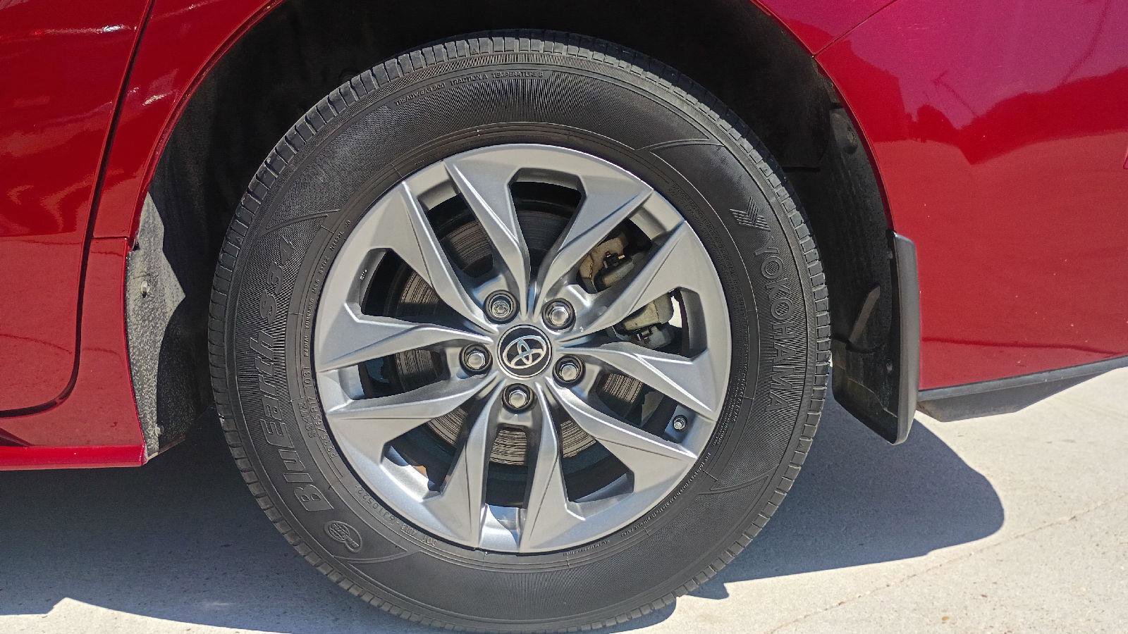 Used 2023 Toyota Sienna LE image 26