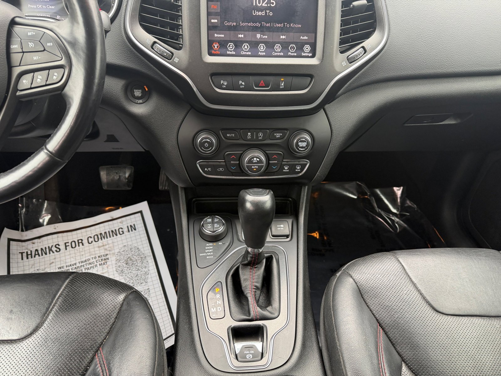 Used 2019 Jeep Cherokee Trailhawk image 12