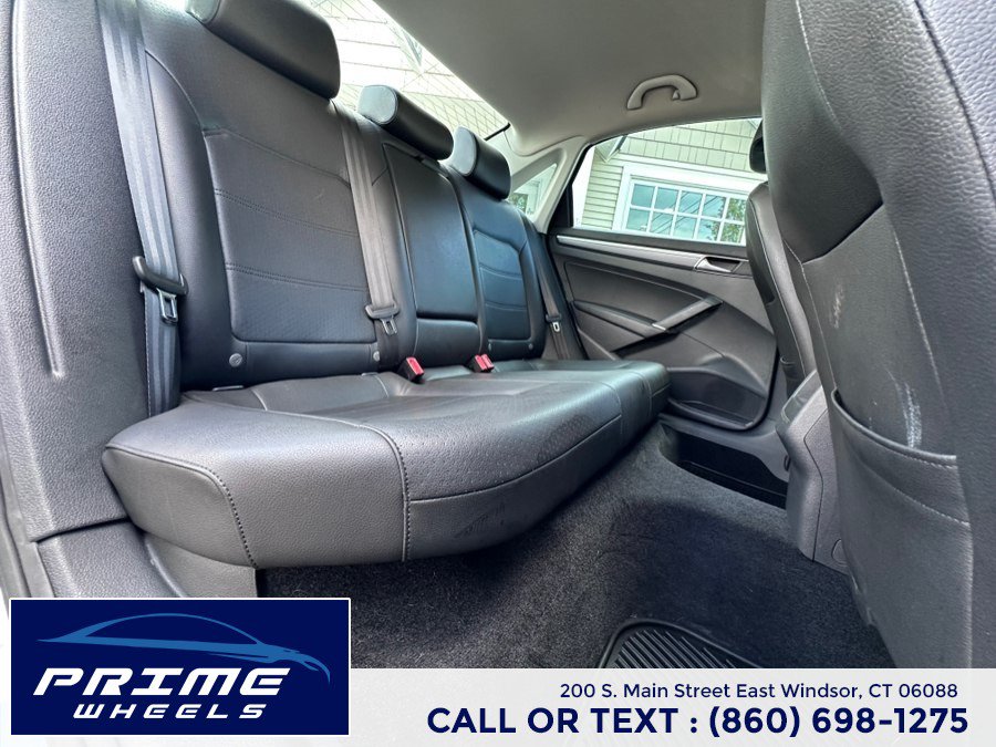 Used 2018 Volkswagen Passat 2.0T R-Line FWD image 15