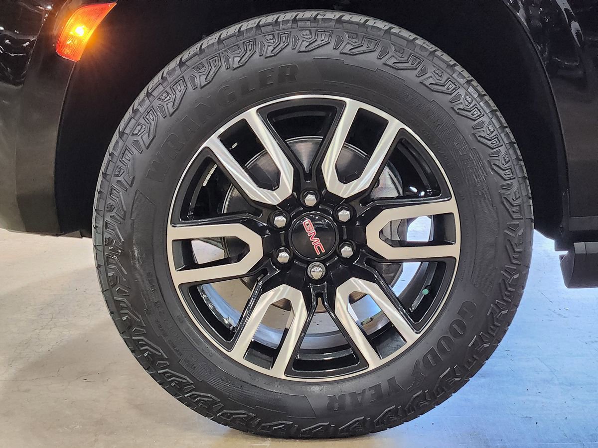 Used 2023 GMC Yukon XL AT4 w/ AT4 Premium Package image 28
