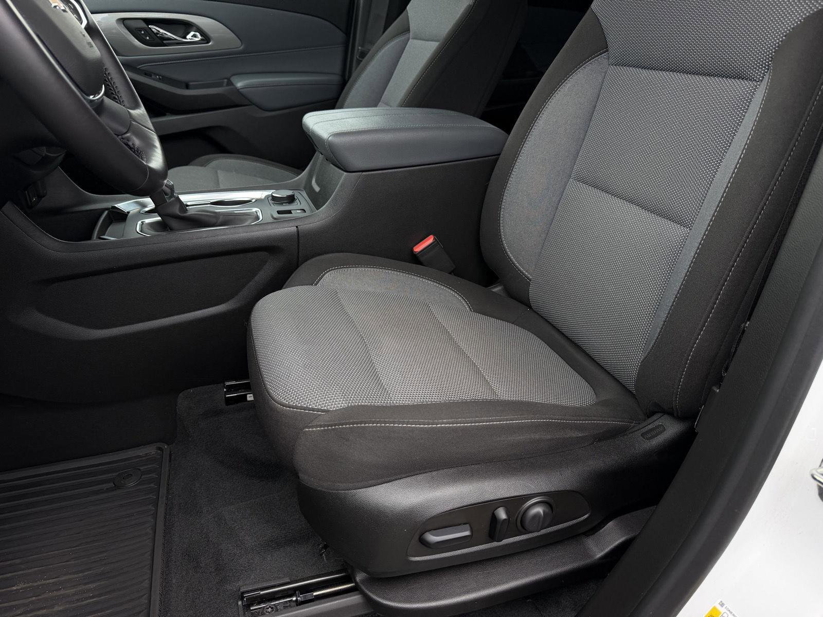 Used 2021 Chevrolet Traverse LT FWD image 11