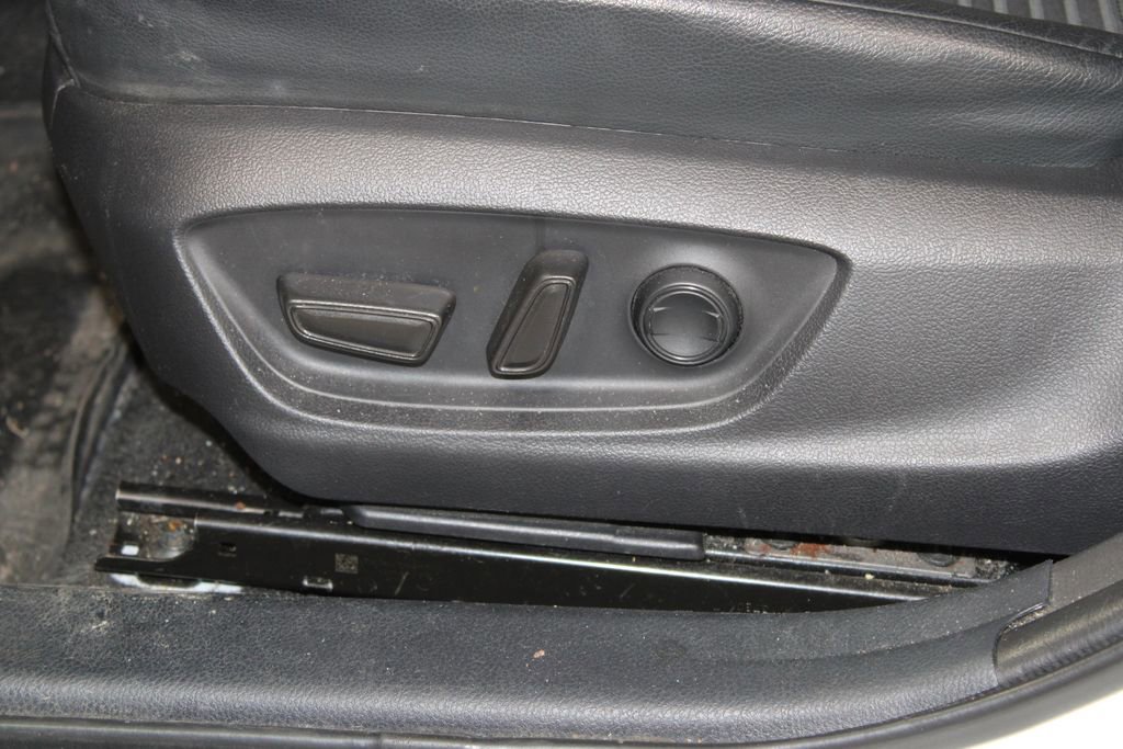 Used 2021 Toyota Camry SE image 14