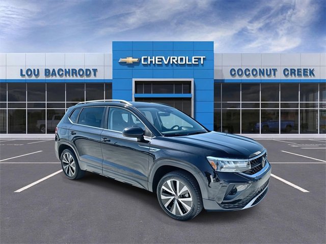 Used 2024 Volkswagen Taos SE image 2