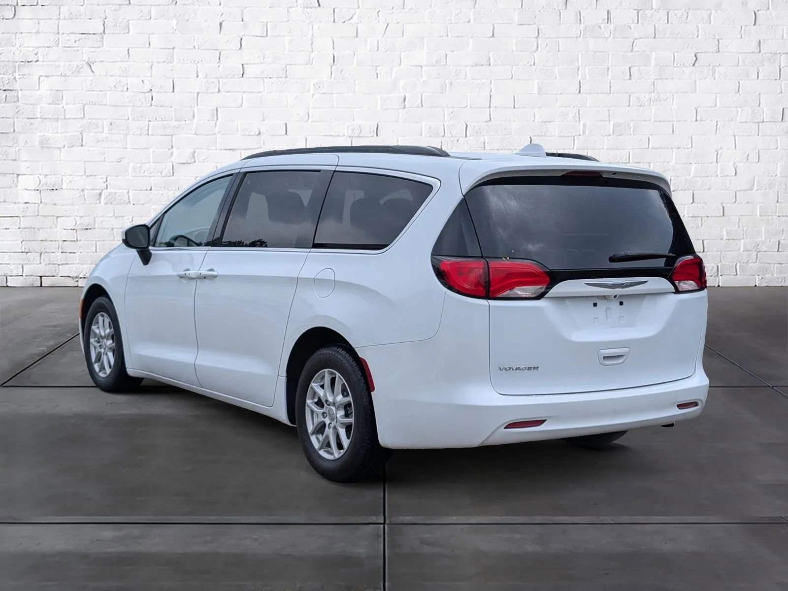 Used 2020 Chrysler Voyager Lxi image 4