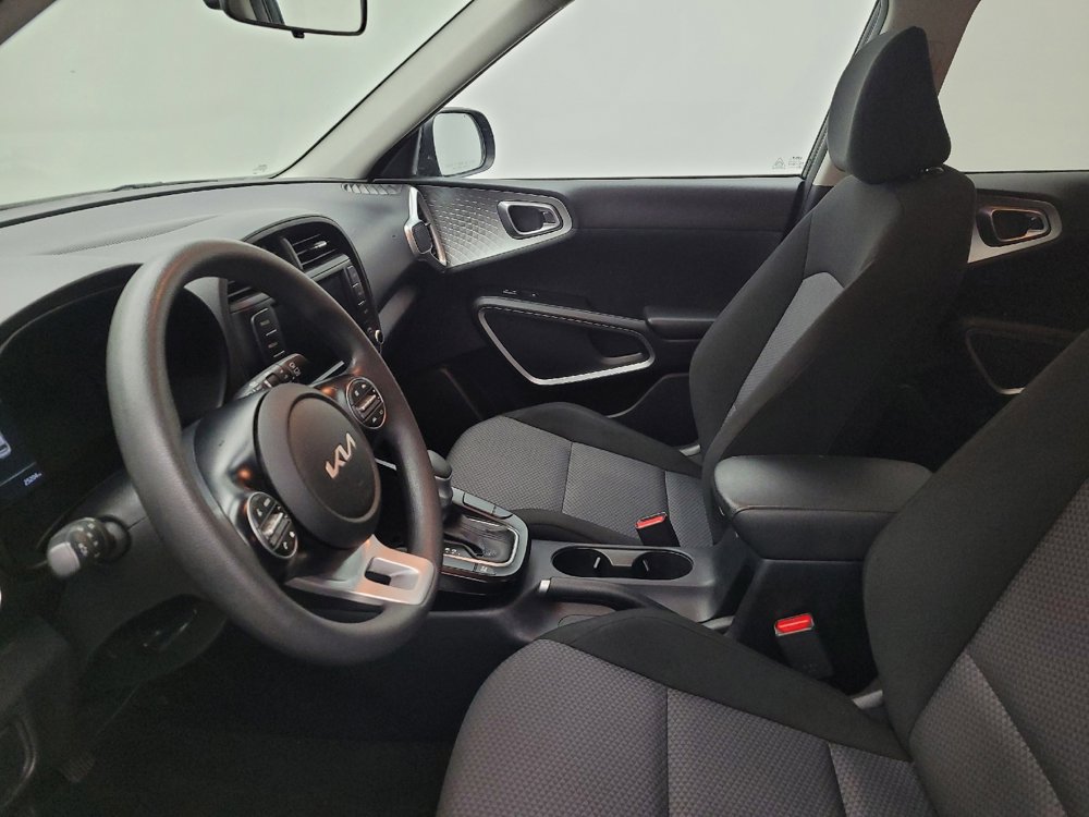 Used 2023 Kia Soul LX image 17