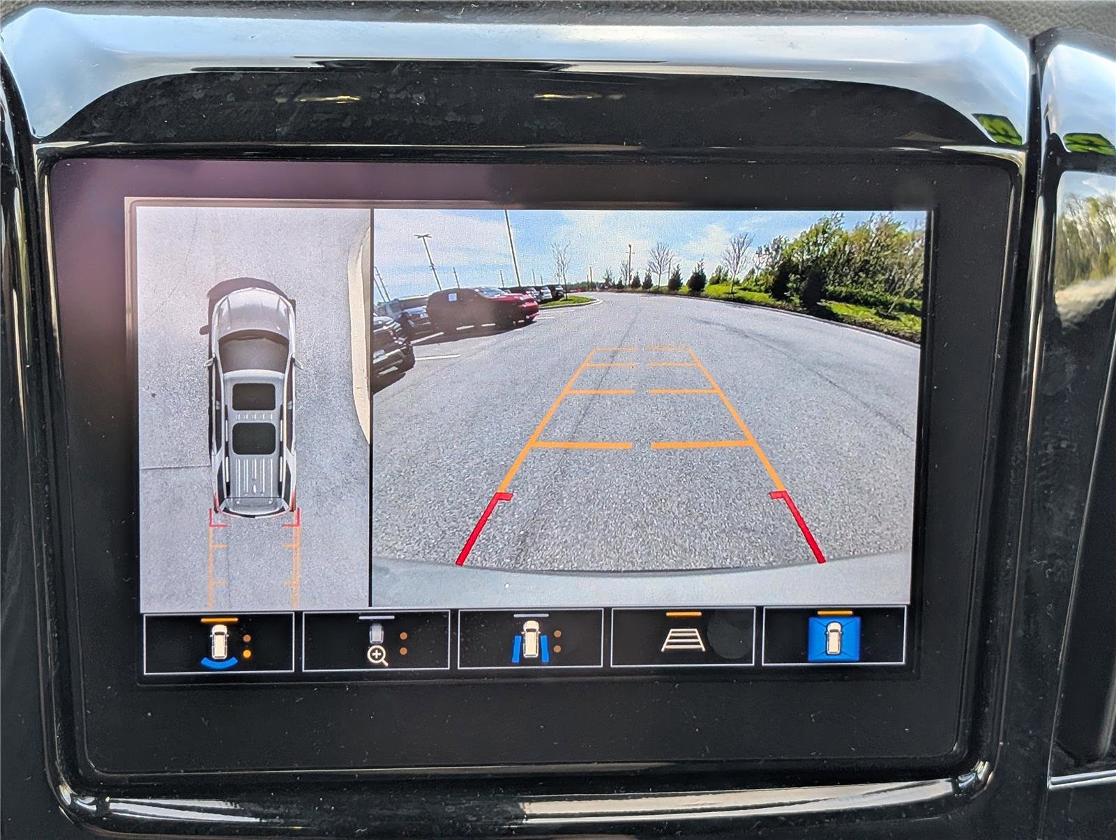 Used 2023 Chevrolet Traverse RS w/ LPO, Cargo Package image 32