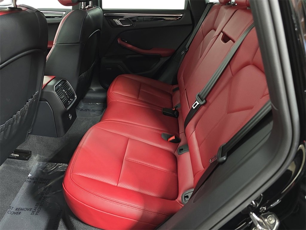 Used 2025 Porsche Macan image 24