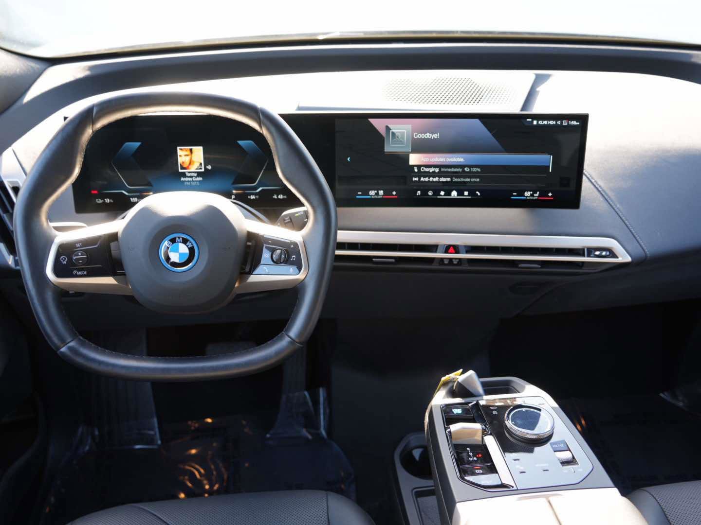 Used 2025 BMW iX xDrive50 AWD/4WD image 7