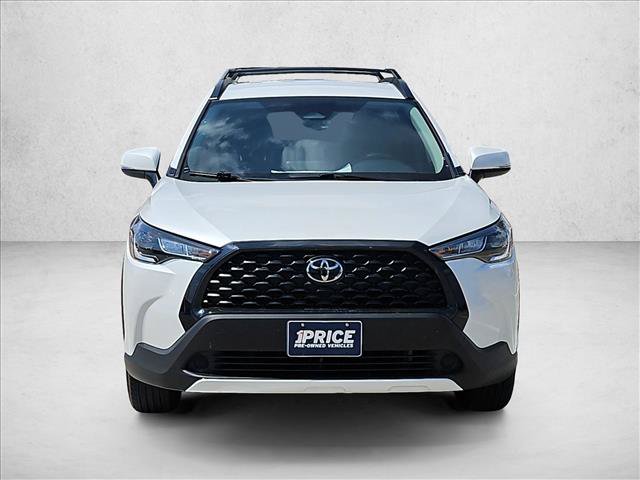Used 2024 Toyota Corolla Cross LE FWD image 2