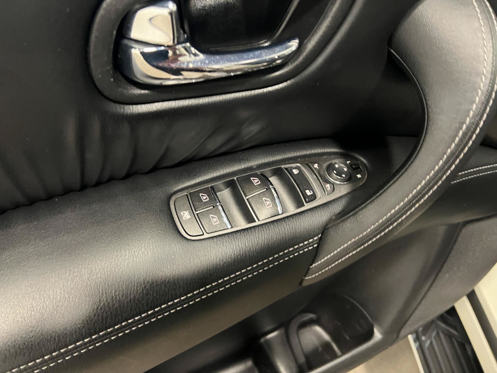 Used 2020 Nissan Armada Platinum w/ Interior Lighting Package AWD/4WD image 28