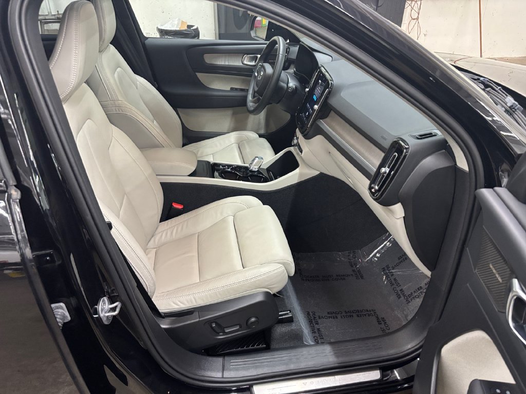 Certified 2024 Volvo XC40 B5 Ultimate w/ Protection Package Premier AWD/4WD image 19