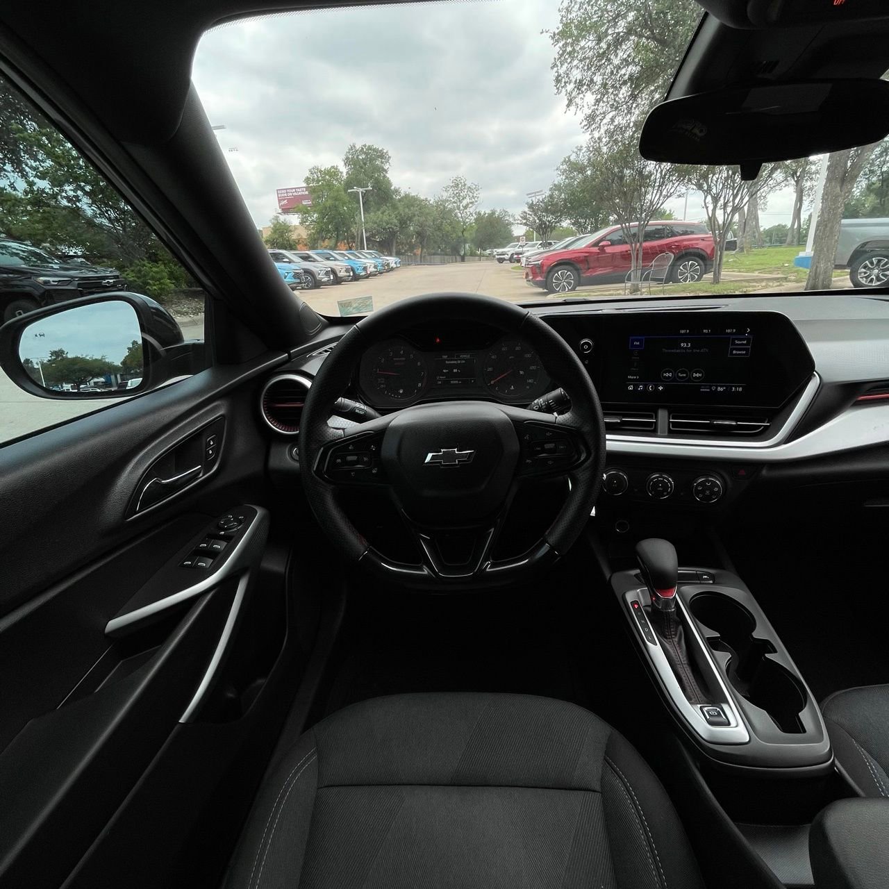 Used 2025 Chevrolet Trax RS w/ Sunroof Package FWD image 12