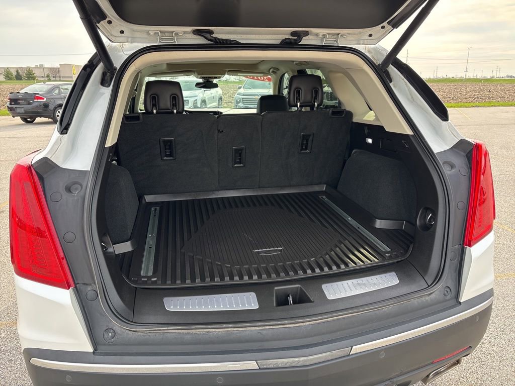 Used 2018 Cadillac XT5 Luxury w/ Driver Awareness Package image 9