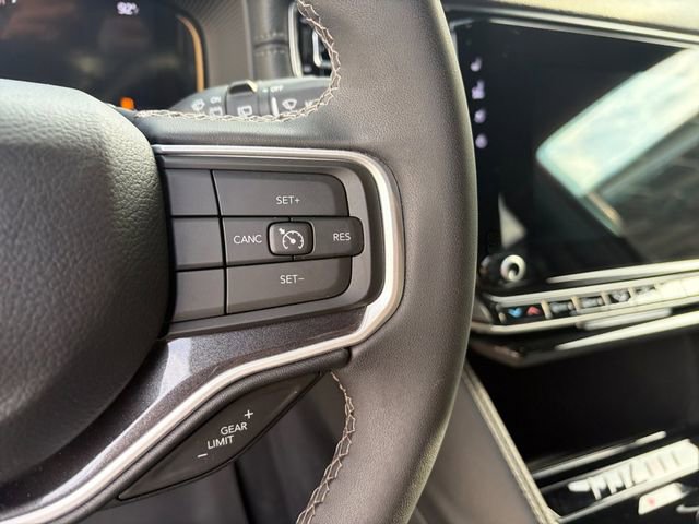 Used 2023 Jeep Wagoneer 4WD w/ Premium Group I image 8