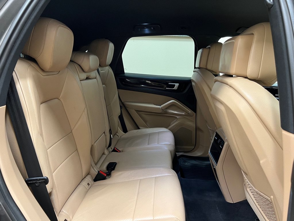 Used 2020 Porsche Cayenne AWD/4WD image 22
