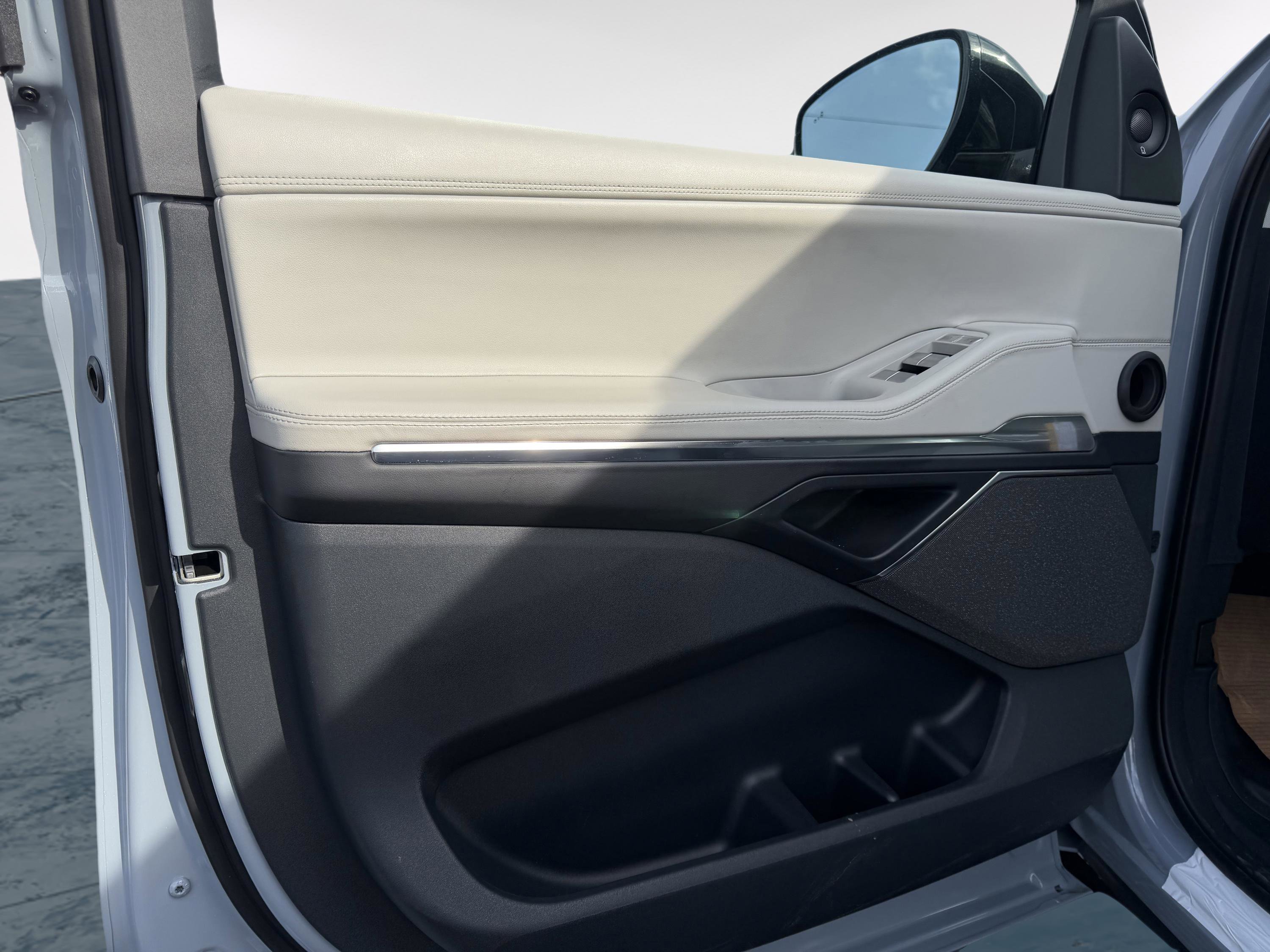 New 2026 Lincoln Navigator Reserve w/ Jet Appearance Package image 11