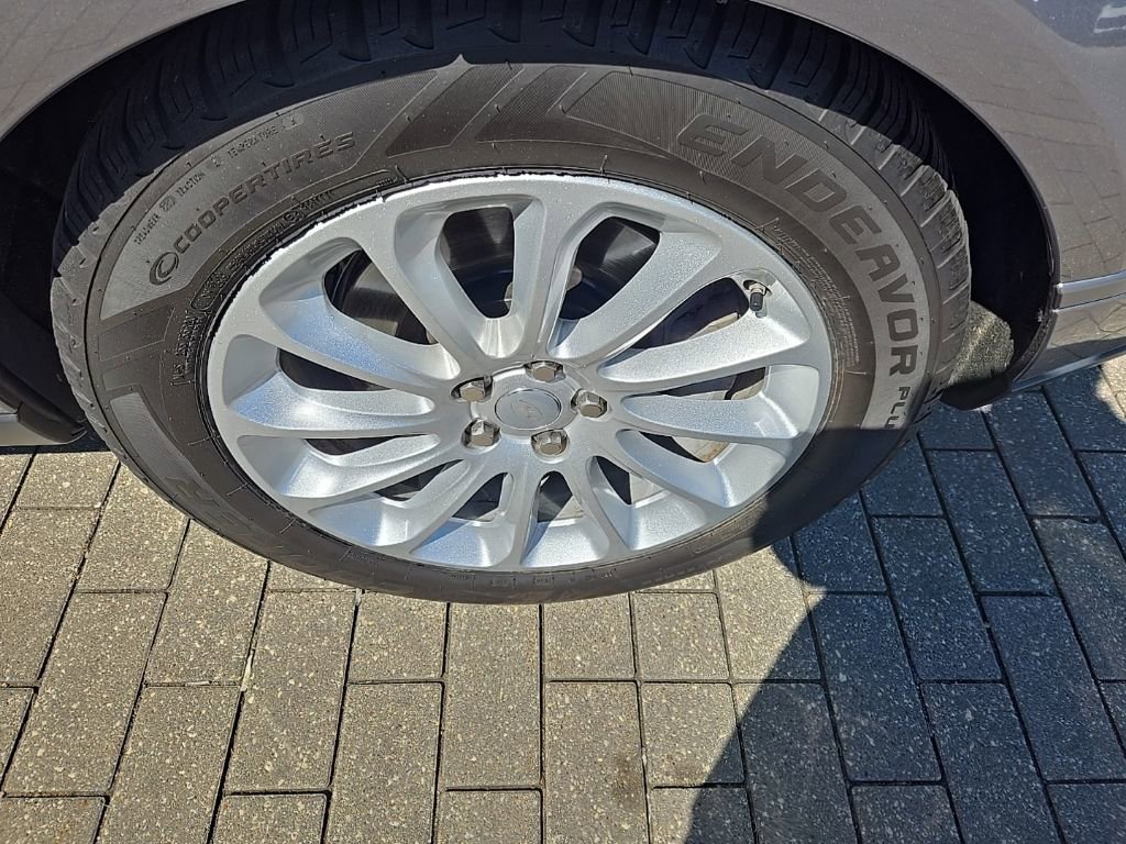 Used 2020 Land Rover Range Rover HSE image 9