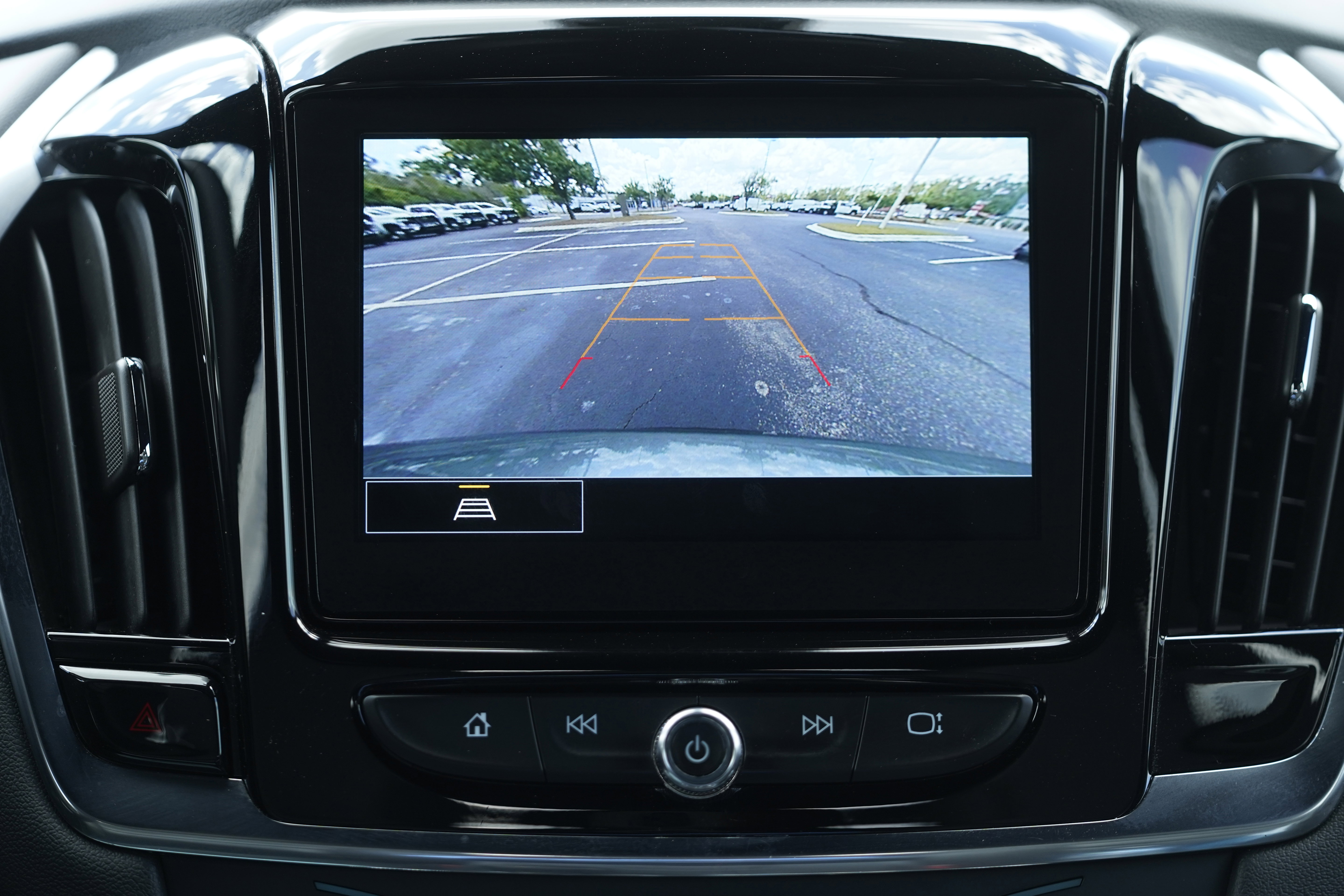 Used 2023 Chevrolet Traverse LT FWD image 29