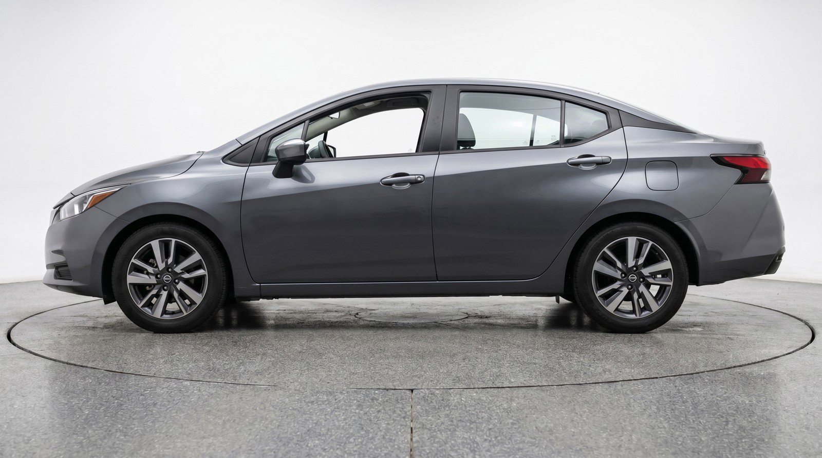 Used 2025 Nissan Versa SV FWD image 5