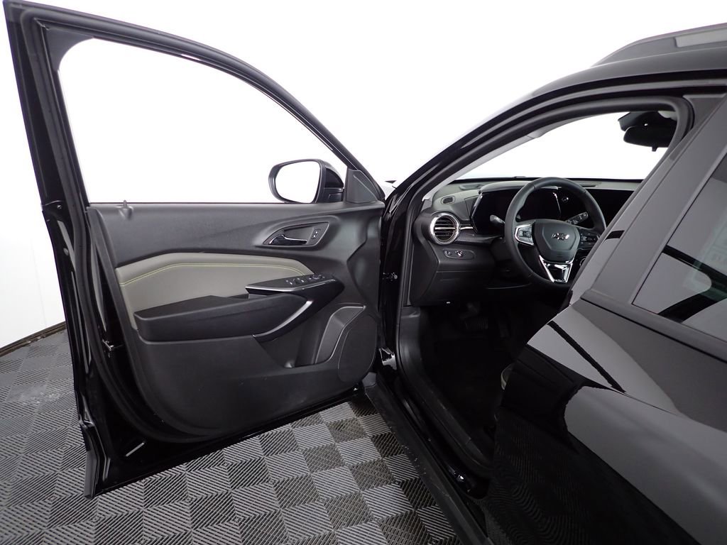 New 2026 Chevrolet Trax ACTIV w/ Sunroof Package image 16