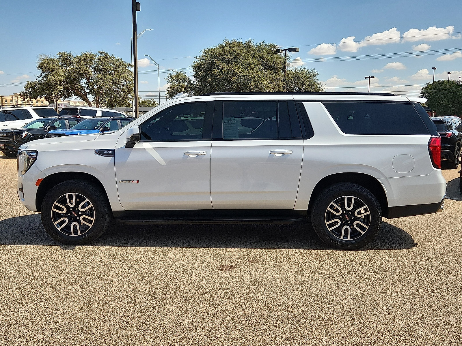 Used 2023 GMC Yukon XL AT4 w/ Technology Package AWD/4WD image 2