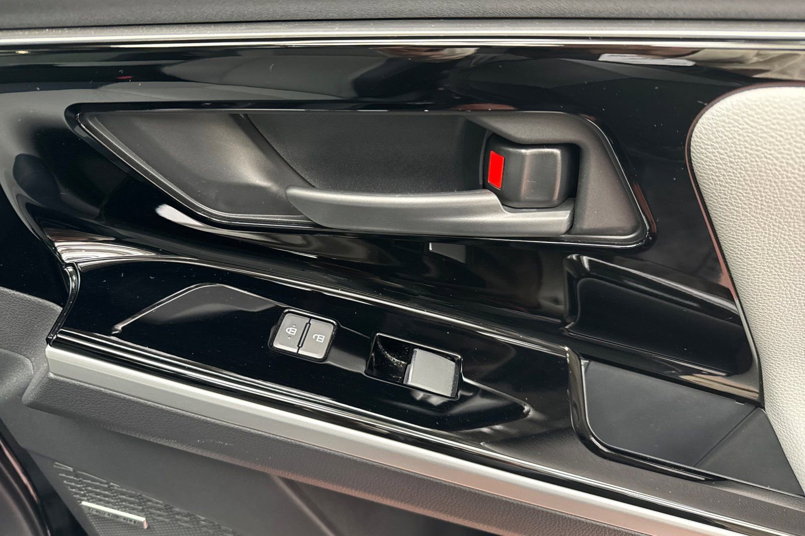 Used 2024 Subaru Solterra Touring image 23