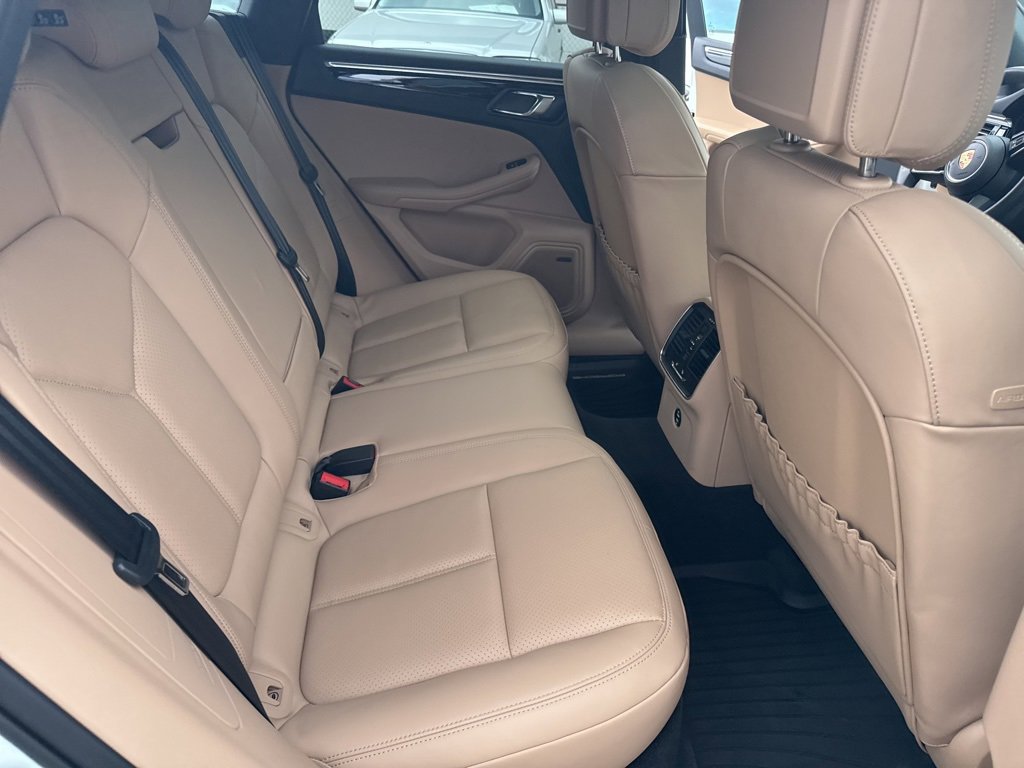 Used 2025 Porsche Macan image 30