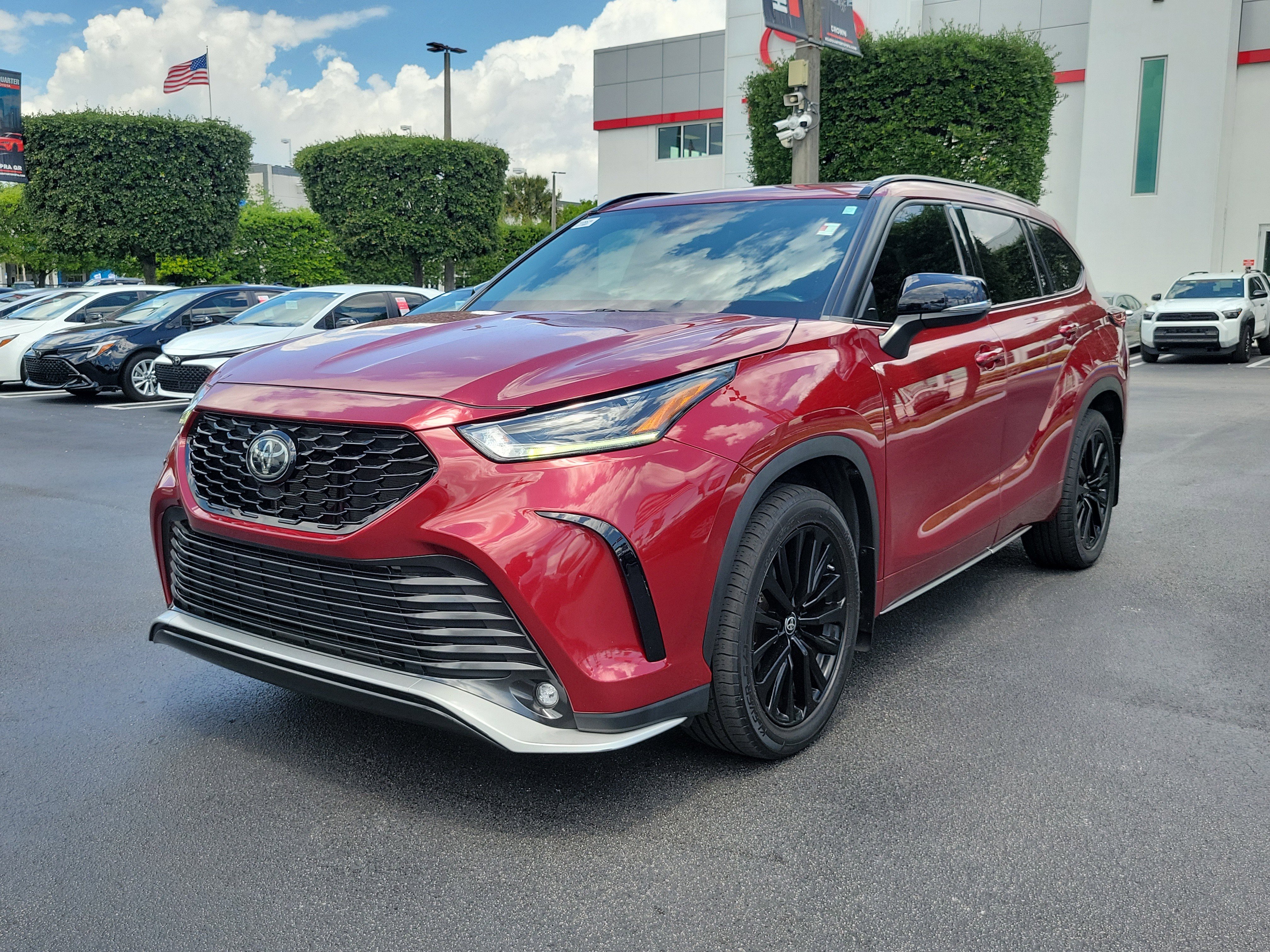 Used 2023 Toyota Highlander XSE FWD image 6