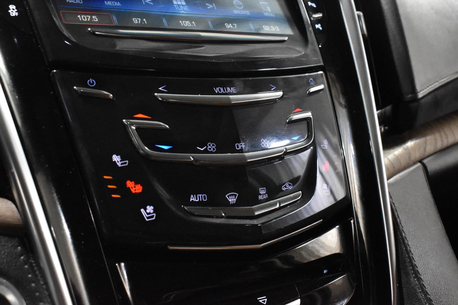 Used 2019 Cadillac Escalade ESV Premium Luxury AWD/4WD image 23