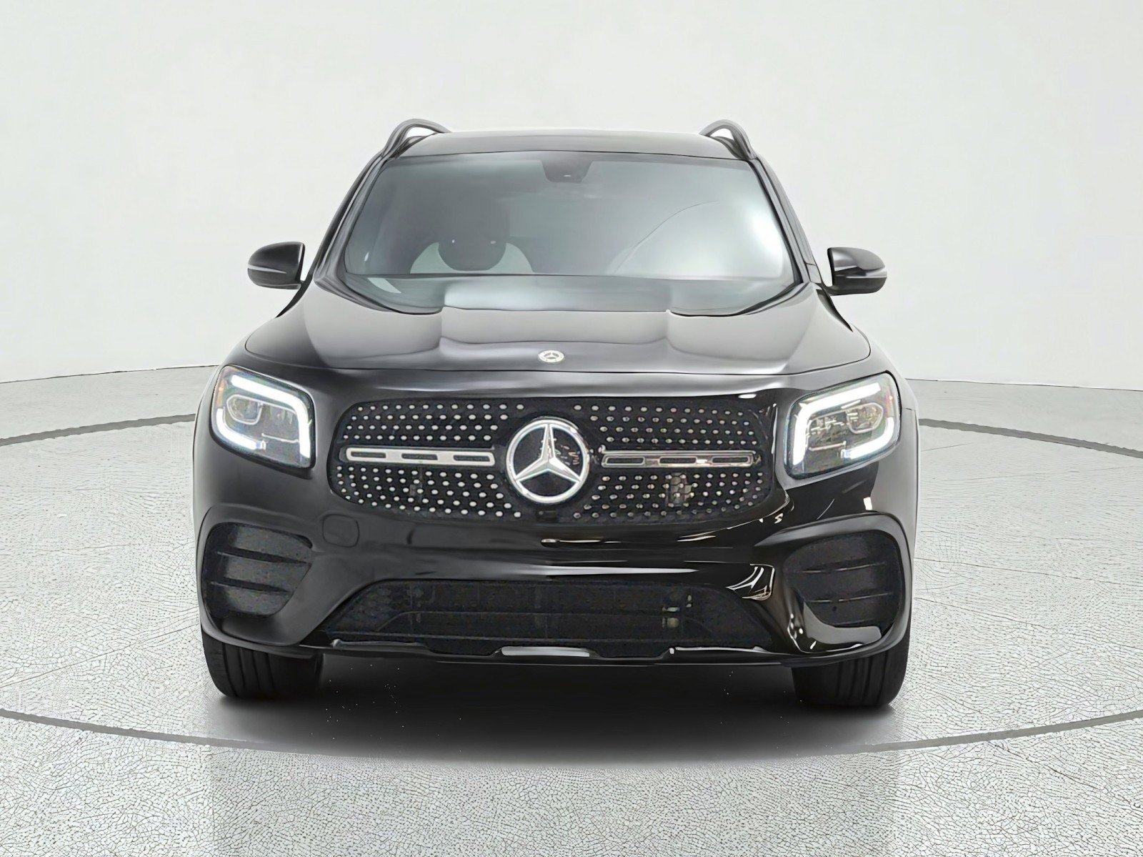 Used 2023 Mercedes-Benz GLB 250 image 2