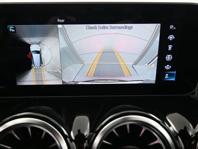 Used 2021 Mercedes-Benz GLB 250 image 3