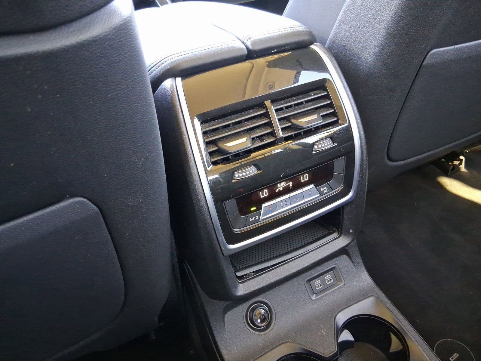 Certified 2024 BMW X7 xDrive40i w/ Premium Package image 30