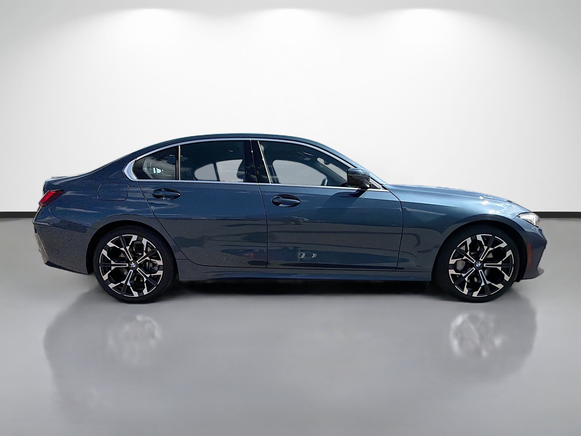 Used 2025 BMW 330i Sedan RWD image 2