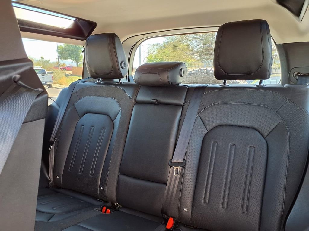 Used 2021 Land Rover Defender 90 First Edition image 25