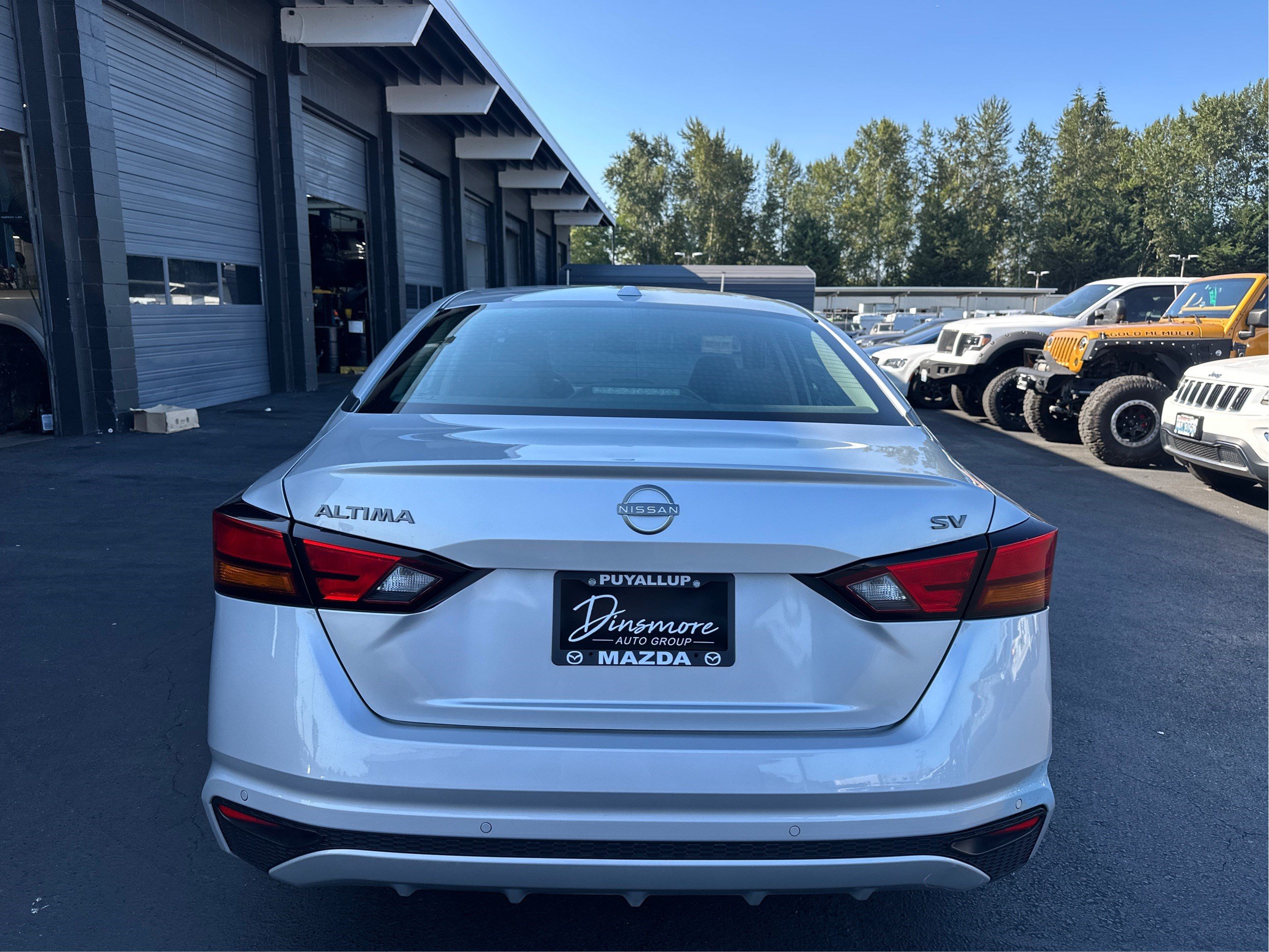 Used 2024 Nissan Altima 2.5 SV FWD image 25