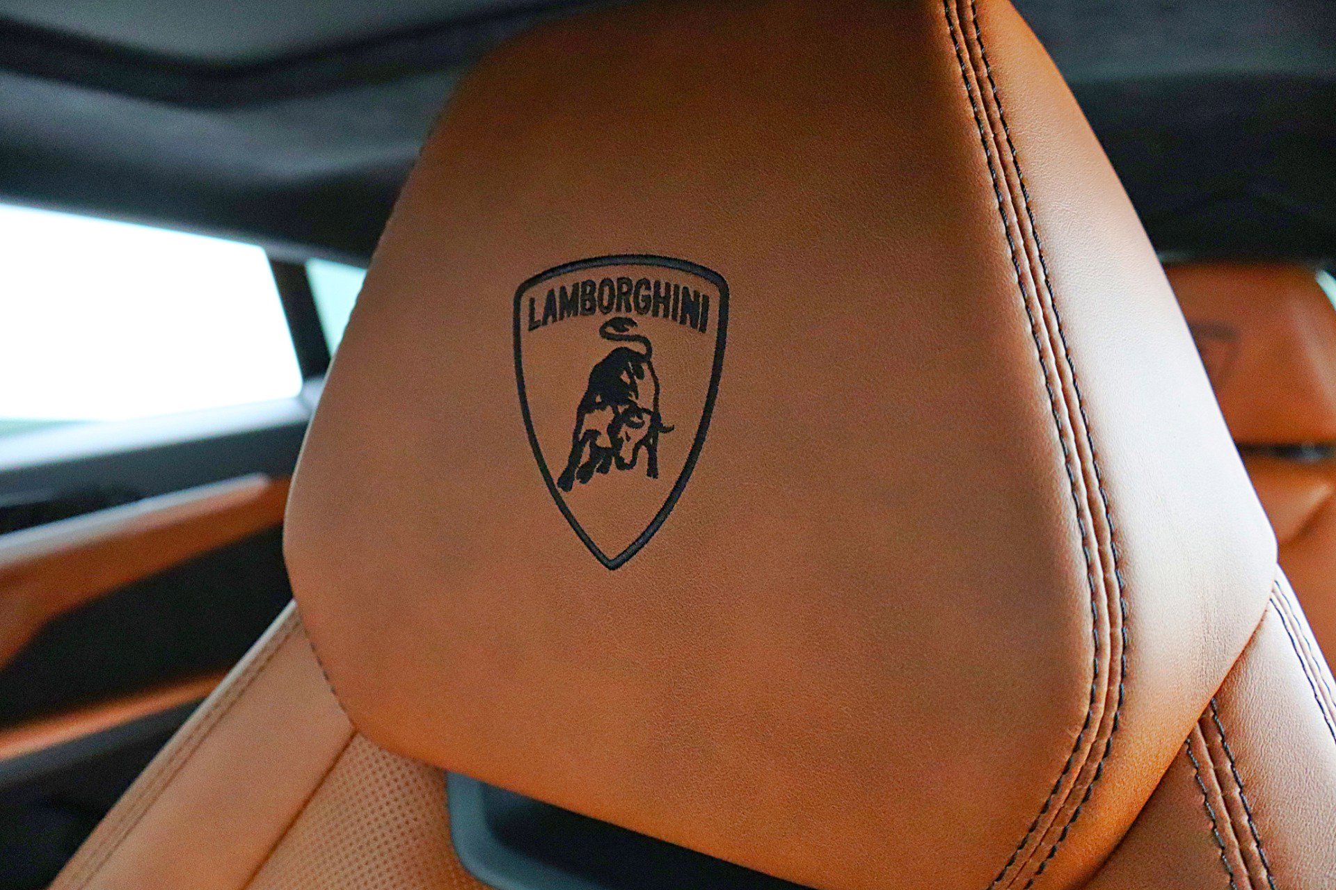 Used 2019 Lamborghini Urus AWD/4WD image 31