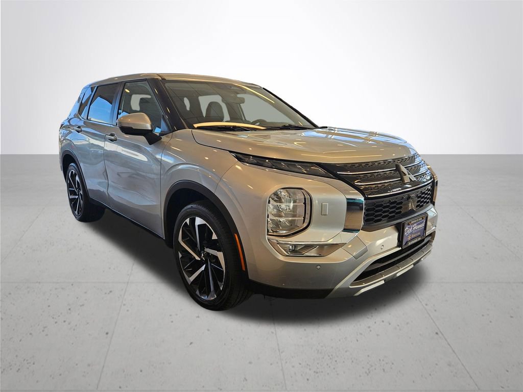 Used 2024 Mitsubishi Outlander SE image 5