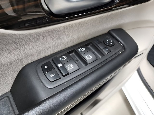 Used 2022 Chrysler Pacifica Limited AWD/4WD image 24