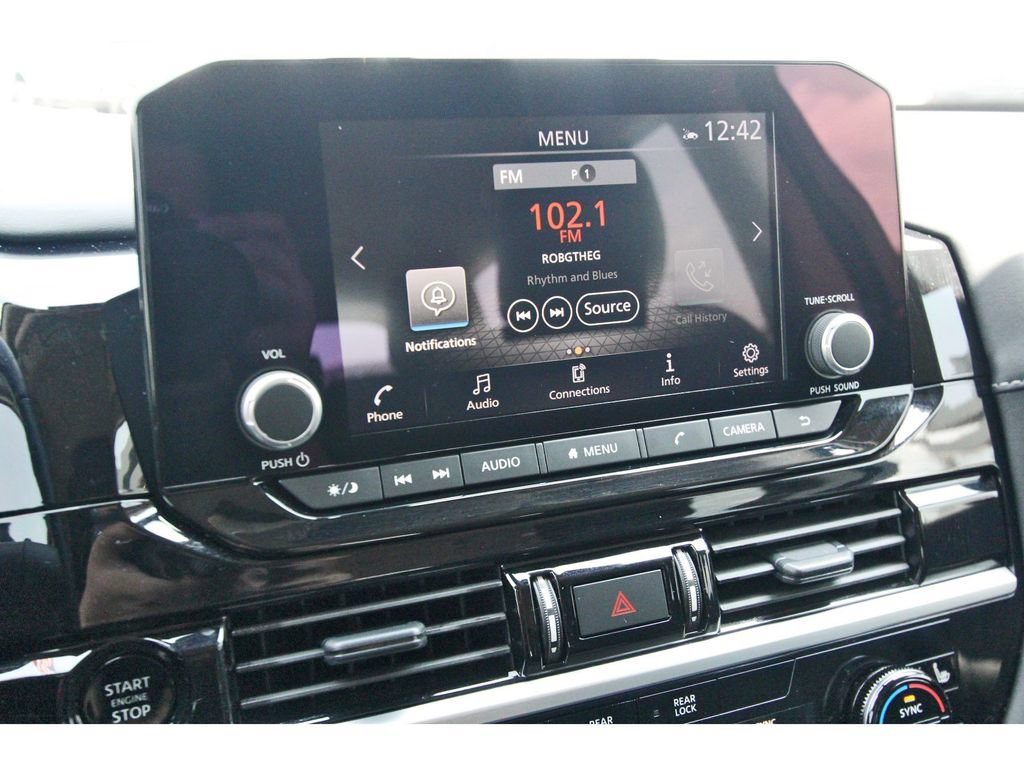 Used 2025 Nissan Pathfinder SV FWD image 24