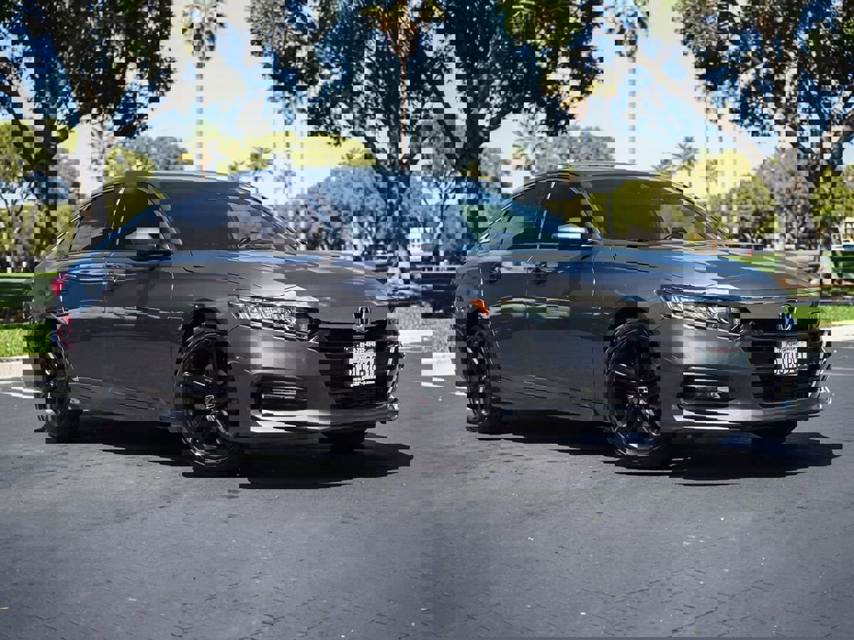 Used 2019 Honda Accord Sport image 2